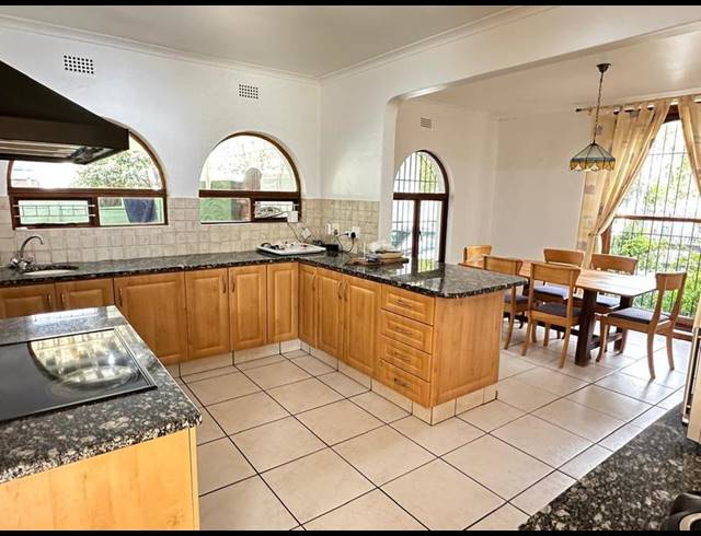 5 BEDROOM HOUSE FOR SALE IN BERGVLIET
